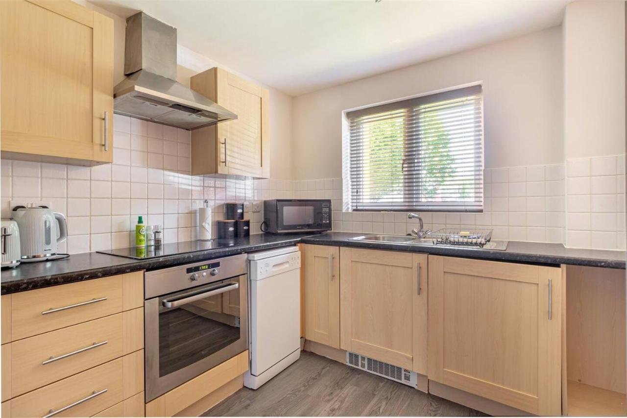 Lovely 2Bed Apt In Redditch, Free Wi-Fi & Parking Exteriér fotografie