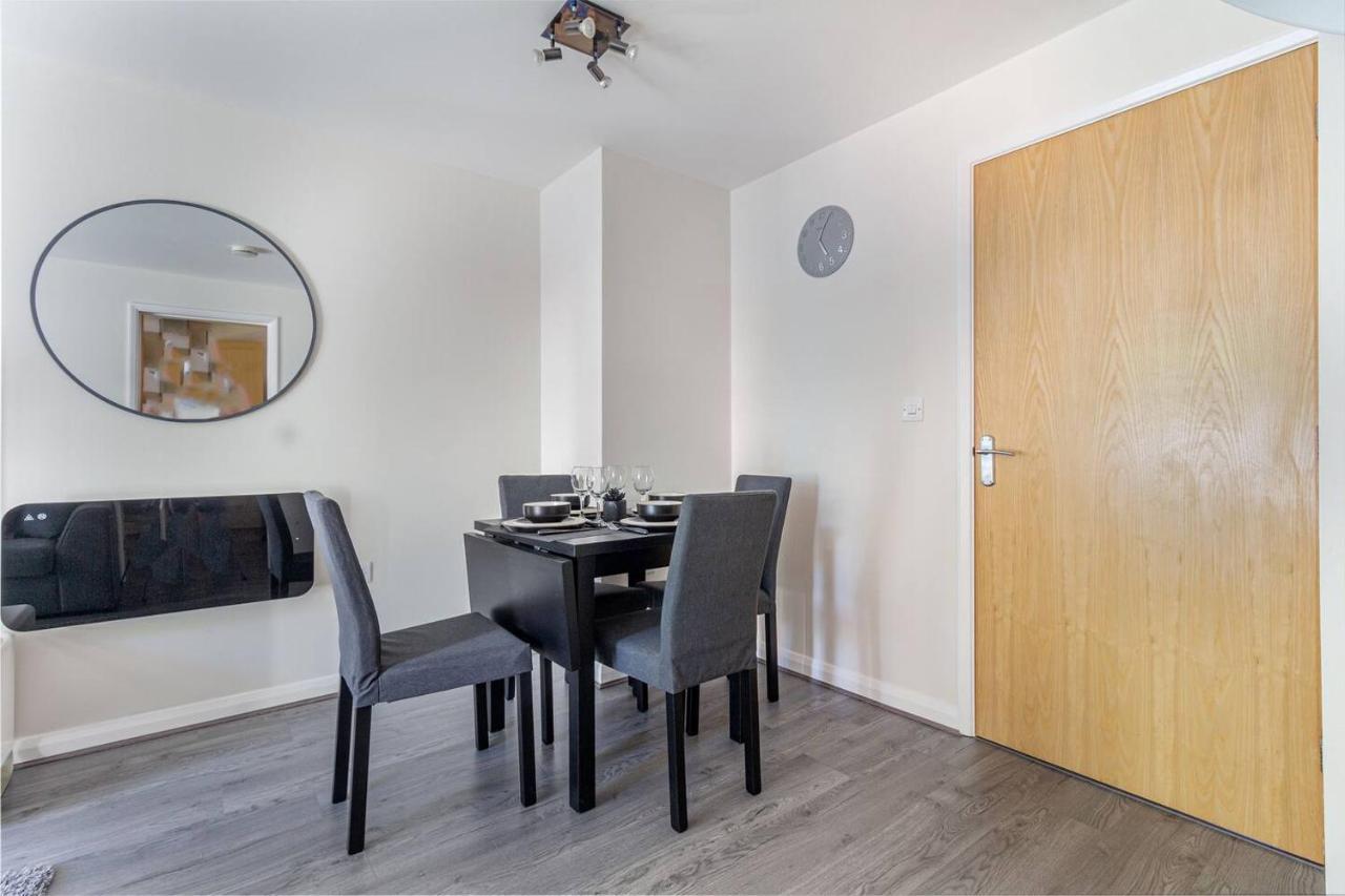 Lovely 2Bed Apt In Redditch, Free Wi-Fi & Parking Exteriér fotografie