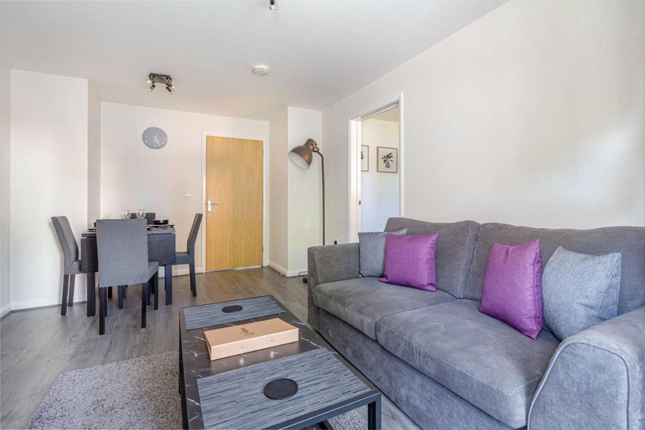 Lovely 2Bed Apt In Redditch, Free Wi-Fi & Parking Exteriér fotografie