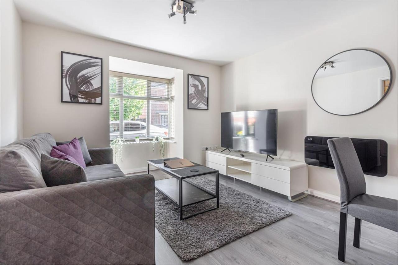 Lovely 2Bed Apt In Redditch, Free Wi-Fi & Parking Exteriér fotografie