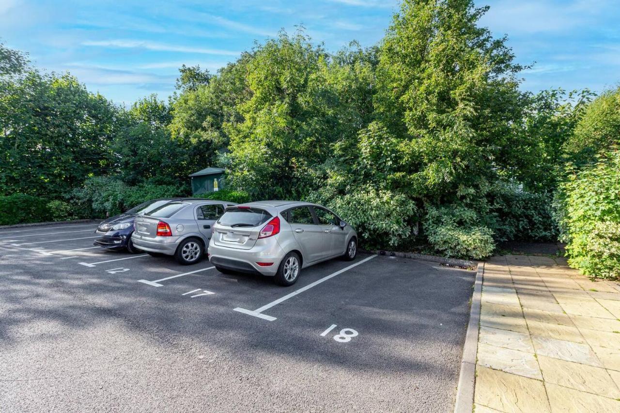 Lovely 2Bed Apt In Redditch, Free Wi-Fi & Parking Exteriér fotografie