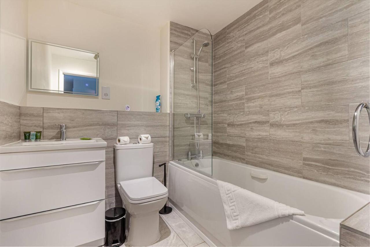 Lovely 2Bed Apt In Redditch, Free Wi-Fi & Parking Exteriér fotografie