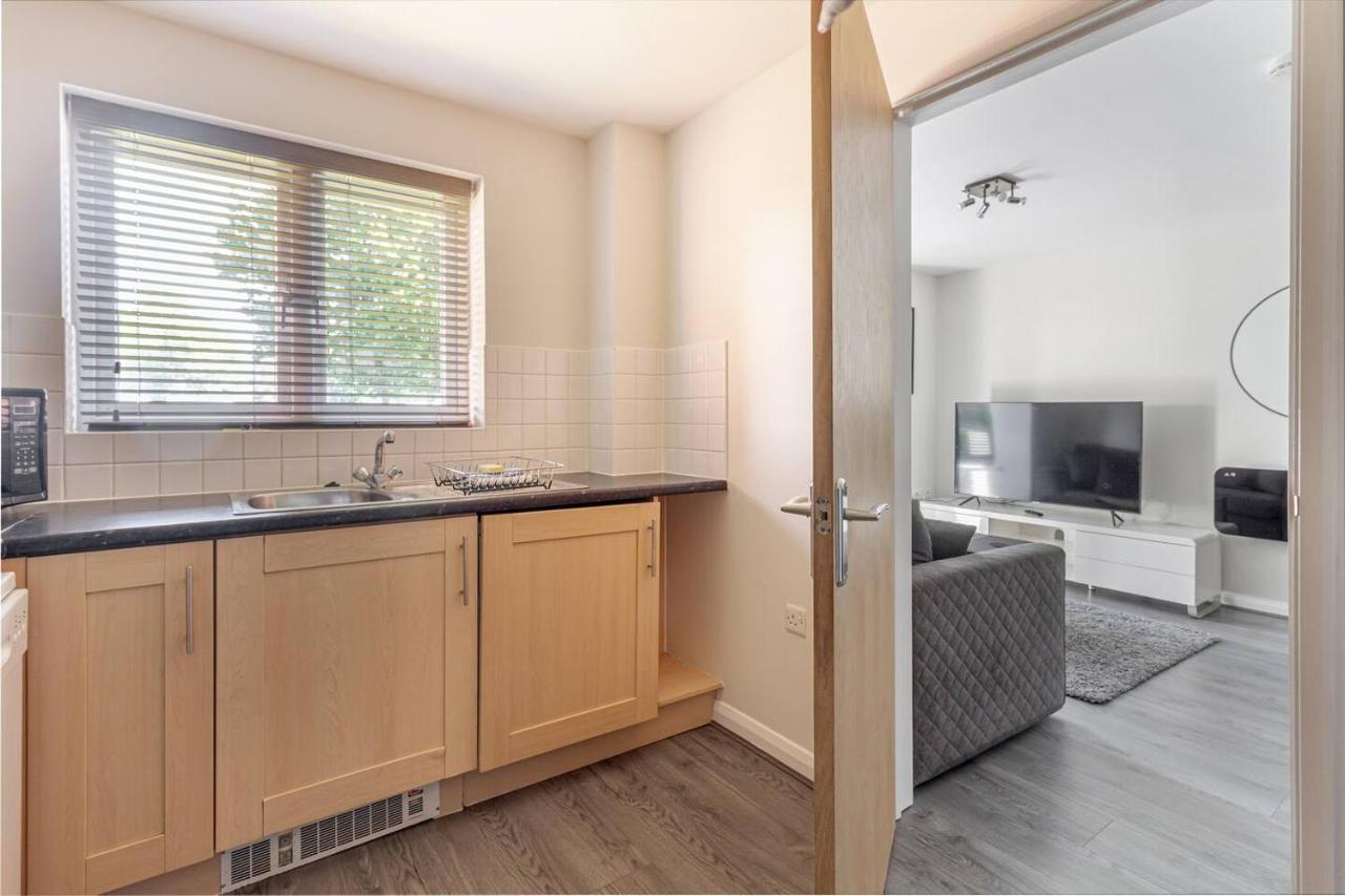 Lovely 2Bed Apt In Redditch, Free Wi-Fi & Parking Exteriér fotografie