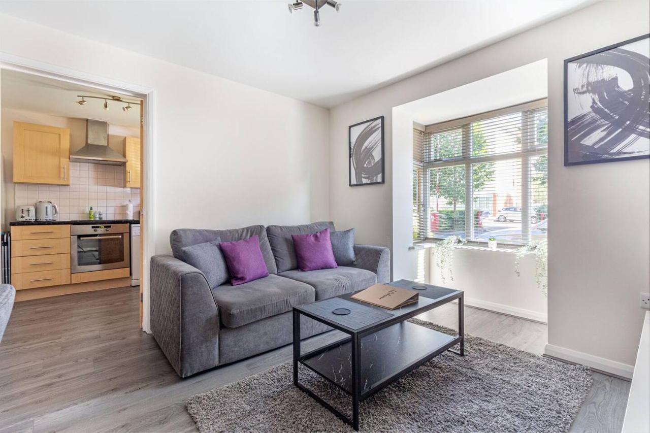 Lovely 2Bed Apt In Redditch, Free Wi-Fi & Parking Exteriér fotografie