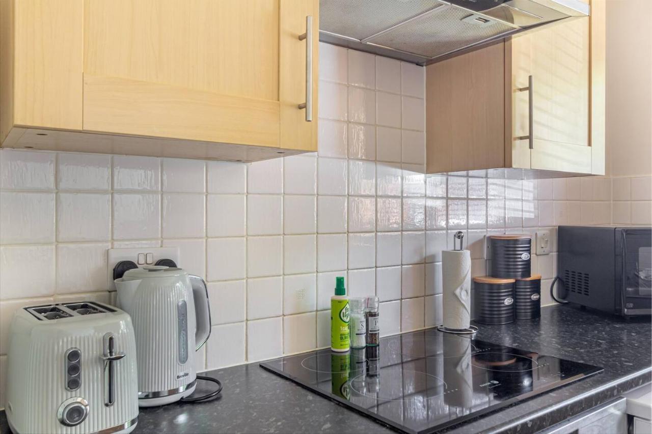 Lovely 2Bed Apt In Redditch, Free Wi-Fi & Parking Exteriér fotografie