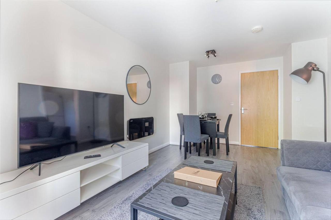 Lovely 2Bed Apt In Redditch, Free Wi-Fi & Parking Exteriér fotografie