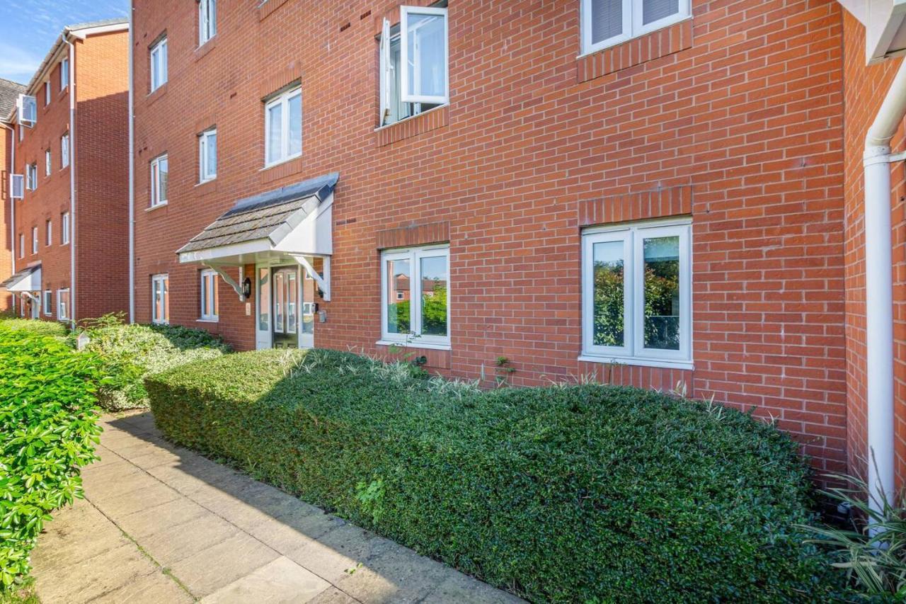 Lovely 2Bed Apt In Redditch, Free Wi-Fi & Parking Exteriér fotografie