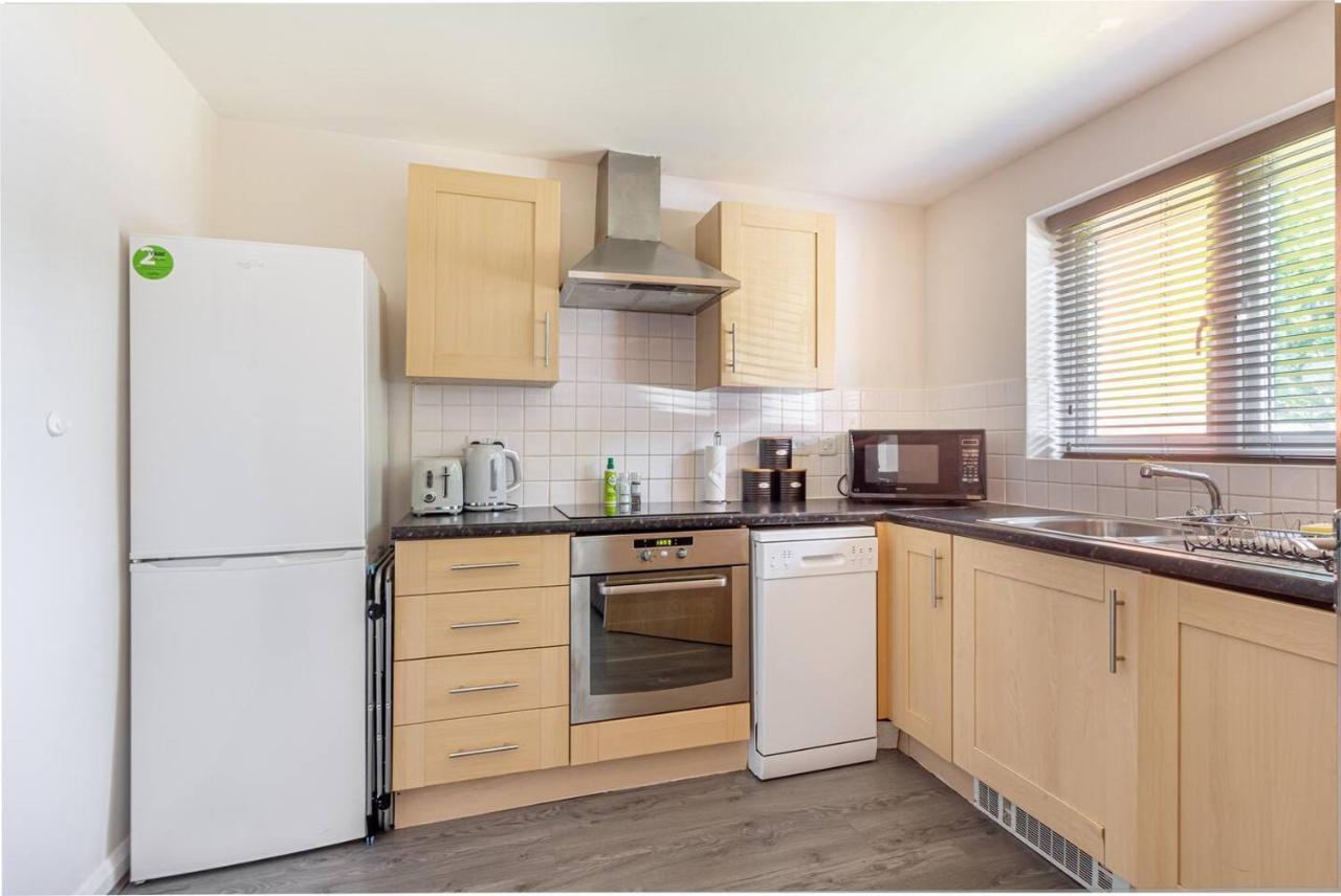 Lovely 2Bed Apt In Redditch, Free Wi-Fi & Parking Exteriér fotografie